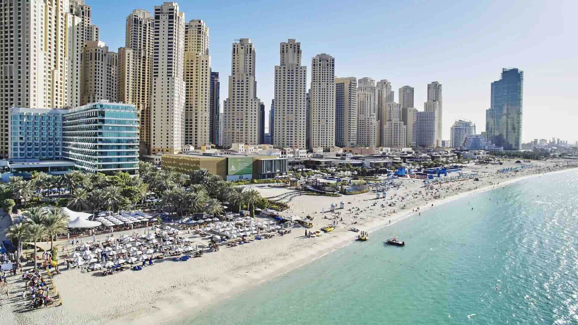 Jumeirah villas and beachfront ambience